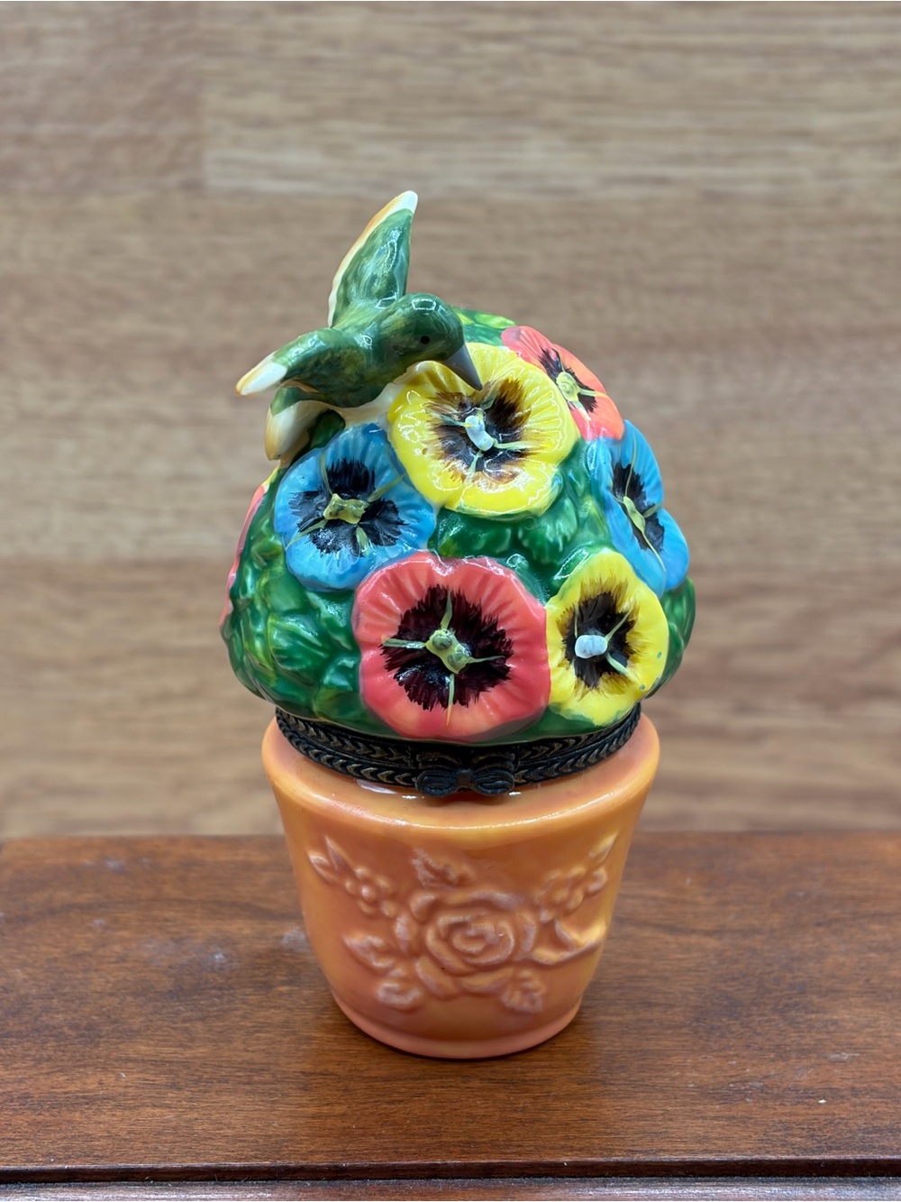 Vintage Hand Painted Pansies Flower Pot With Hummingbird Hinge Lid Trinket Box 1